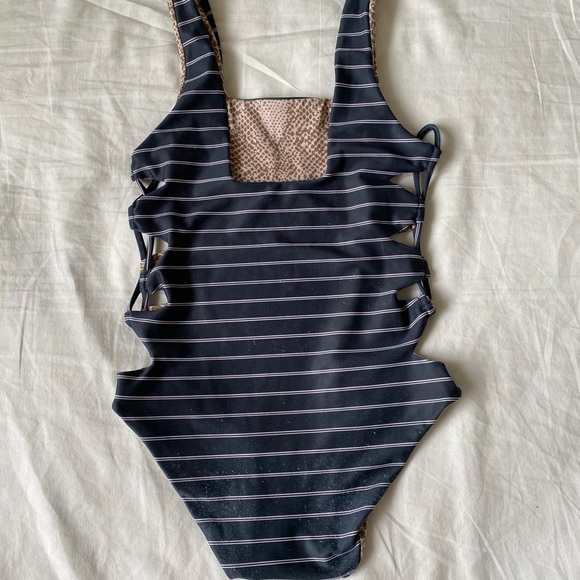 ✖️SOLD✖️Acacia Honey Hideaway - Picture 2 of 2